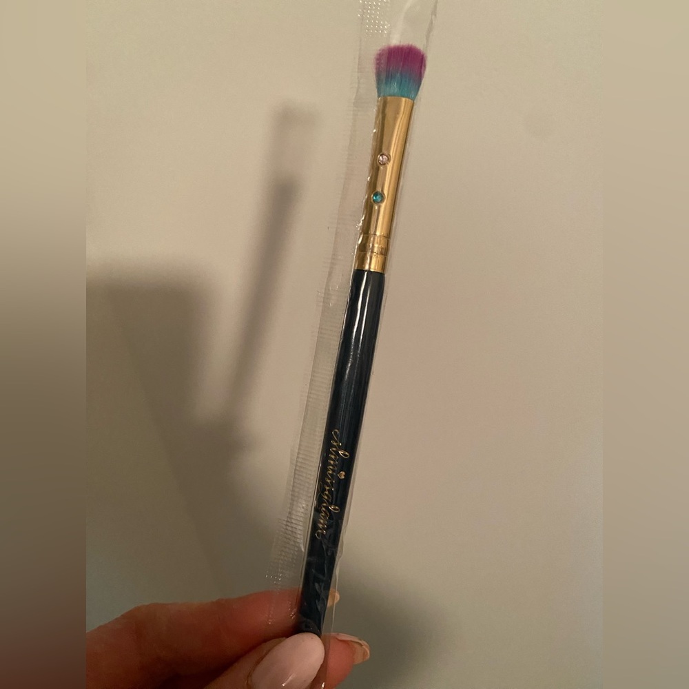 Brand new makeup brush- available for any bundles over $50